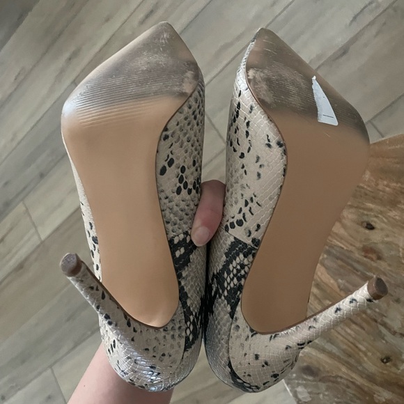 Steve Madden embossed snake print pointy toe heel size 10 - Picture 2 of 6